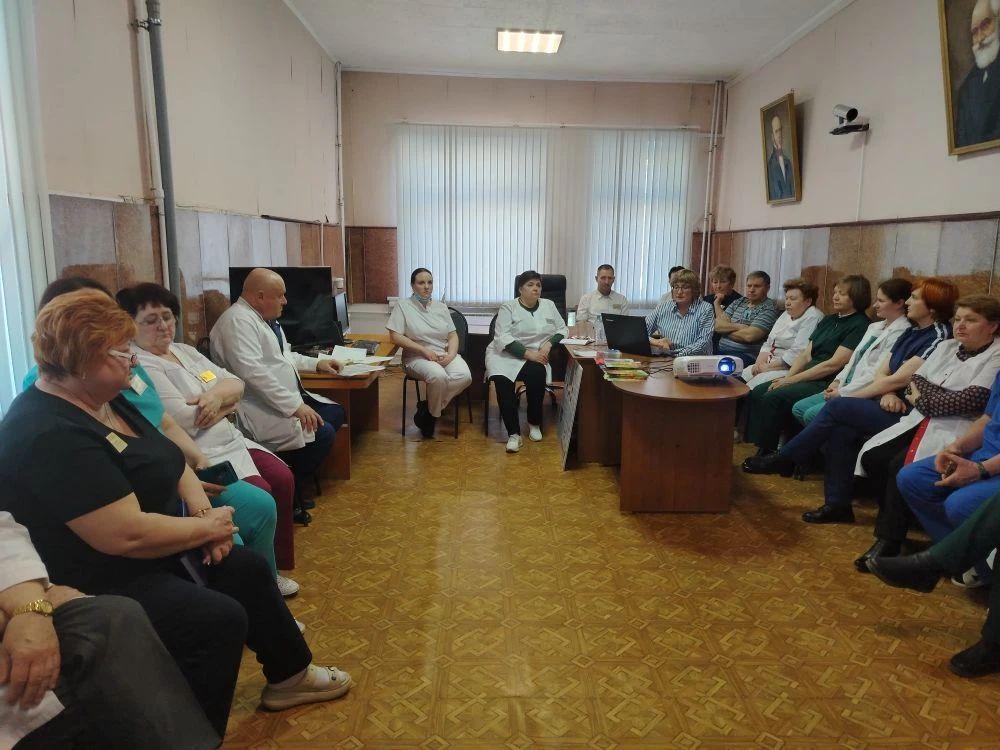 Совещание врачей и среднего  медицинского персонала с участием заведующей Центром по профилактике и борьбе со СПИД ОГБУЗ «Тамбовская инфекционная клиническая больница» Мариной Николаевной Цыкиной.